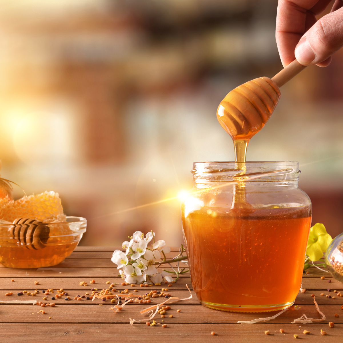 Bí Quyết Làm Đẹp Da Với Mật Ong – Làn Da Rạng Rỡ Từ Thiên Nhiên
